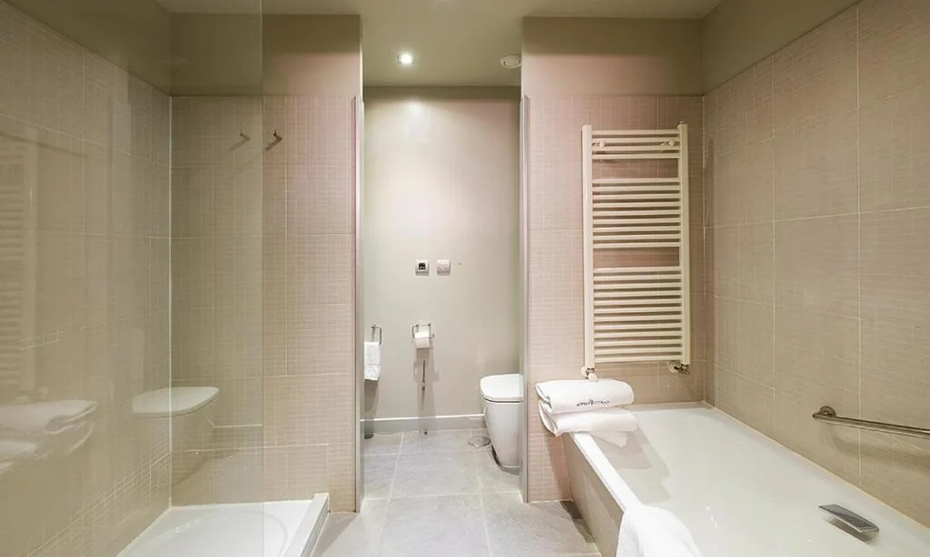 Habitación Doble con cama supletoria - 2 camas — Hotel Spa Attica21 Vilalba