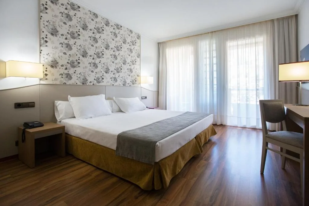 Superior Double Room with Terrace and Spa Access — Hotel SPA Balneario de Arnedillo