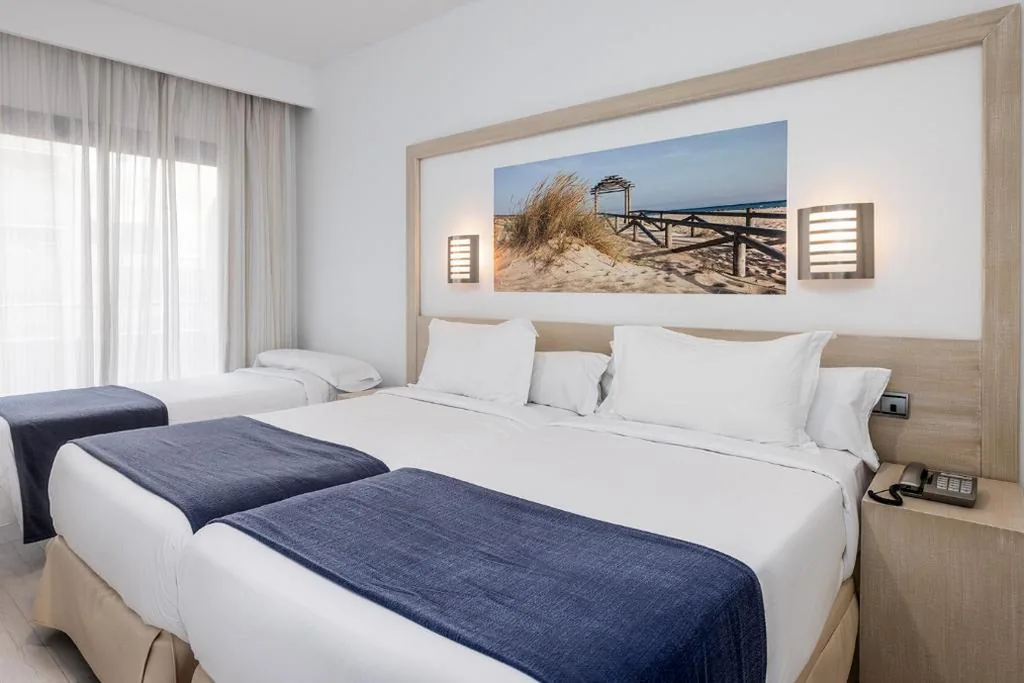 Habitación Triple — Hotel Spa Cádiz Plaza