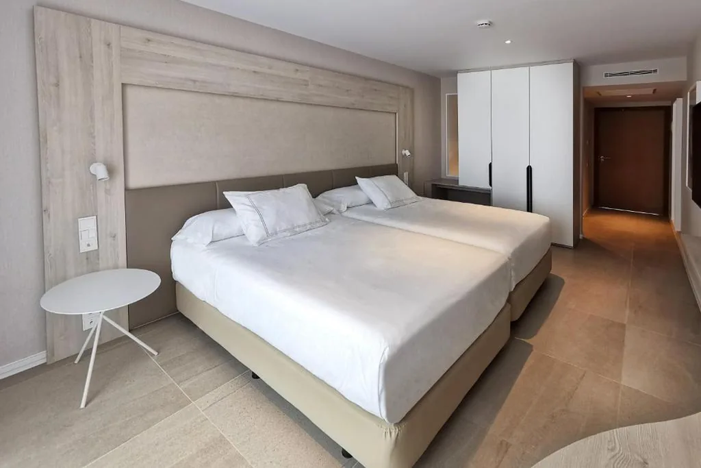 Tweepersoonskamer met gedeeltelijk uitzicht op zee - 1 of 2 bedden — Hotel & Spa Castillo de Peñíscola 4* Sup