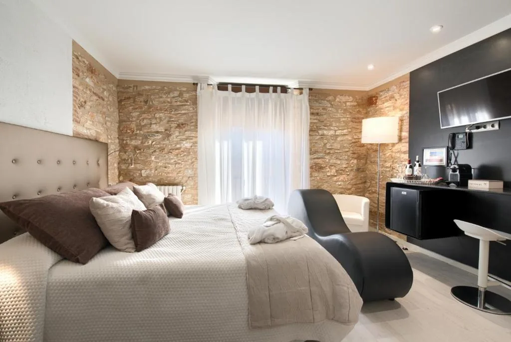 Suite Deluxe con vasca idromassaggio — Hotel-Spa Classic Begur