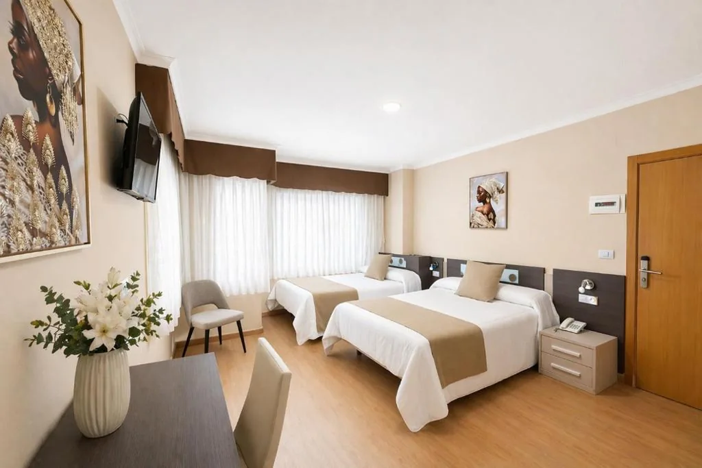 Habitación Doble con cama supletoria - 2 camas — Hotel Spa Galatea