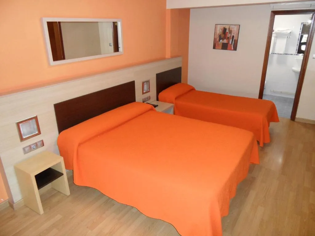 Doppelzimmer mit Zustellbett — Hotel SPA GBC Avenida Pontevedra