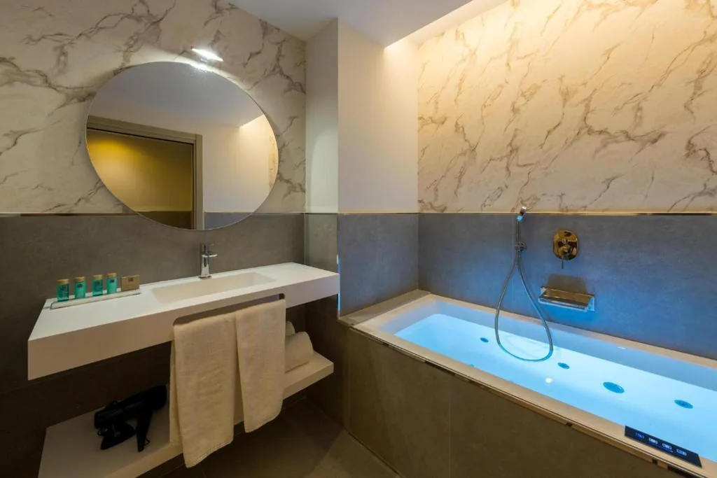 Habitación Doble con bañera de hidromasaje — Hotel Spa Meiga do Mar