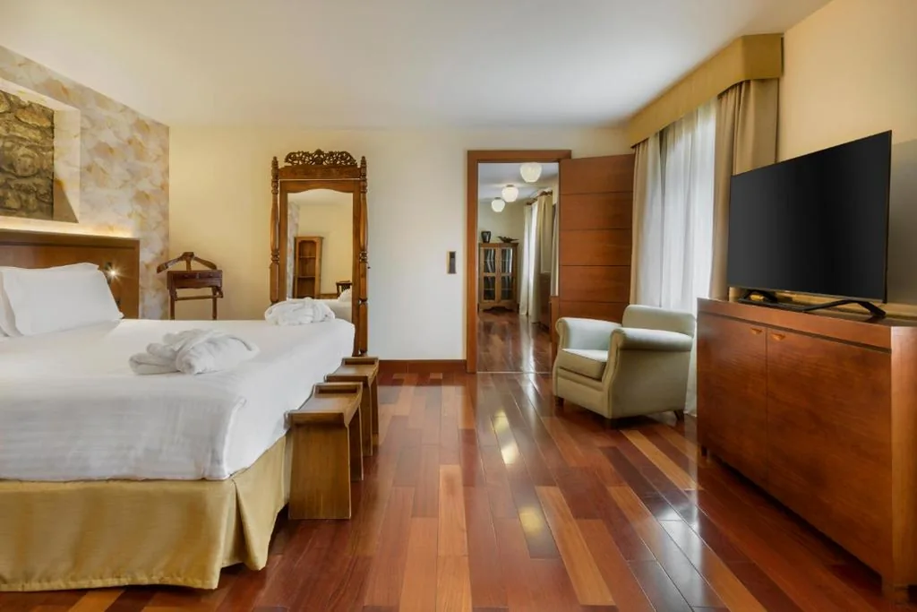 Suite Junior — Hotel & Spa Monasterio de Boltaña
