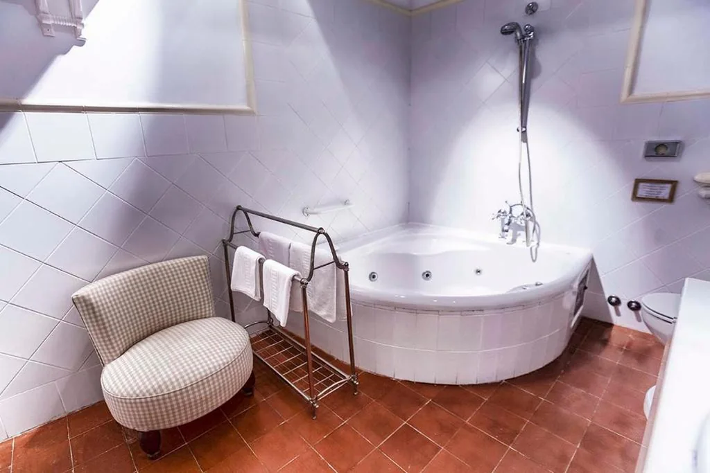 バルコニー付きデラックスダブルルーム（ベッド1台または2台） — Hotel Spa Salinas de Imón
