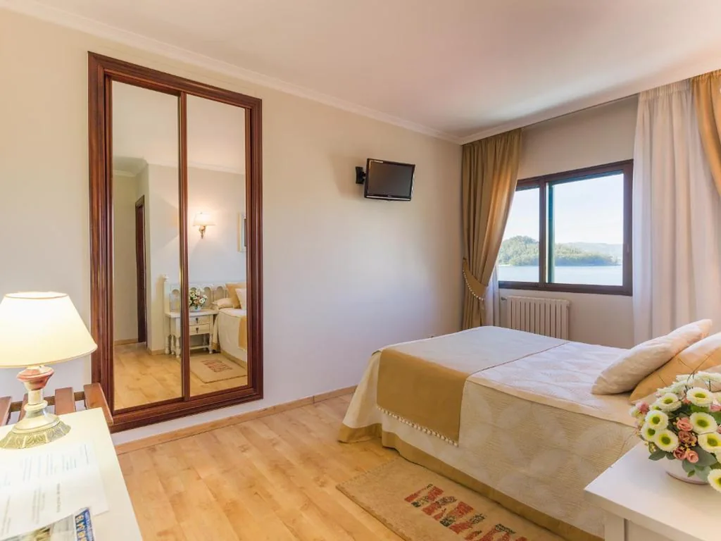 Habitación Doble con vistas laterales al mar - 1 o 2 camas — Hotel Stellamaris