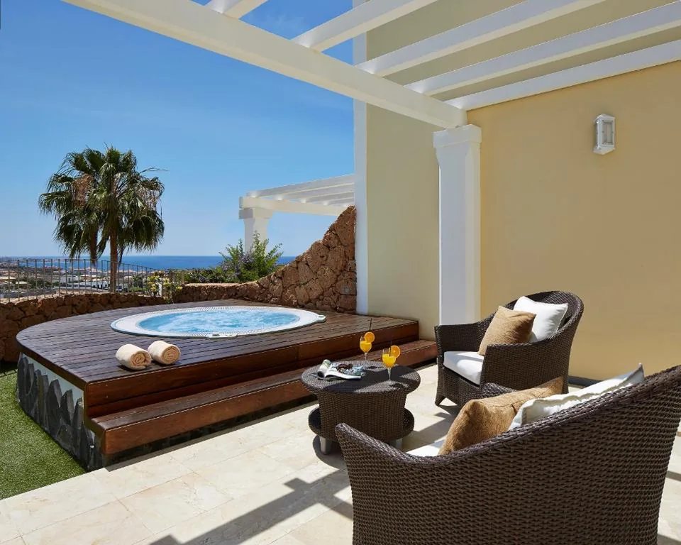 Villa con 2 camere da letto e vasca idromassaggio esterna (2 adulti + 2 bambini) — Hotel Suite Villa Maria