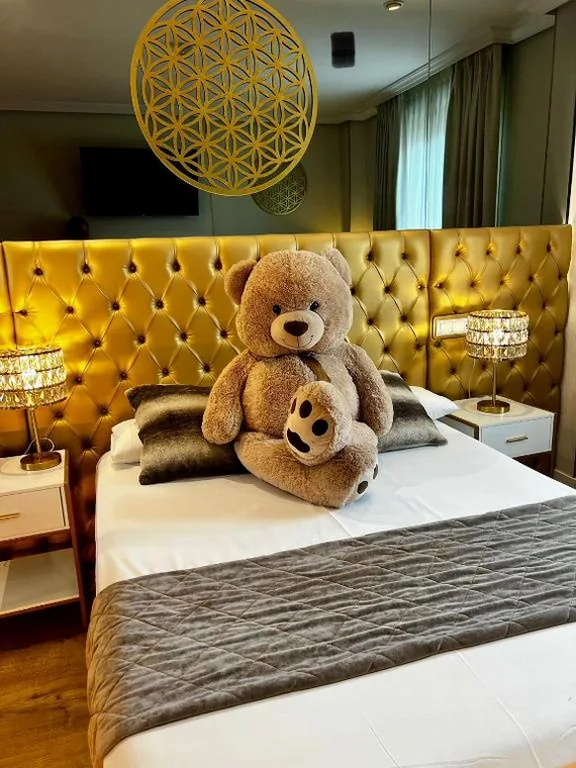 Habitación con cama grande — Hotel Suites Feria de Madrid
