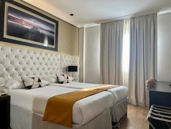 Habitación Doble - 2 camas — Hotel Suites Feria de Madrid
