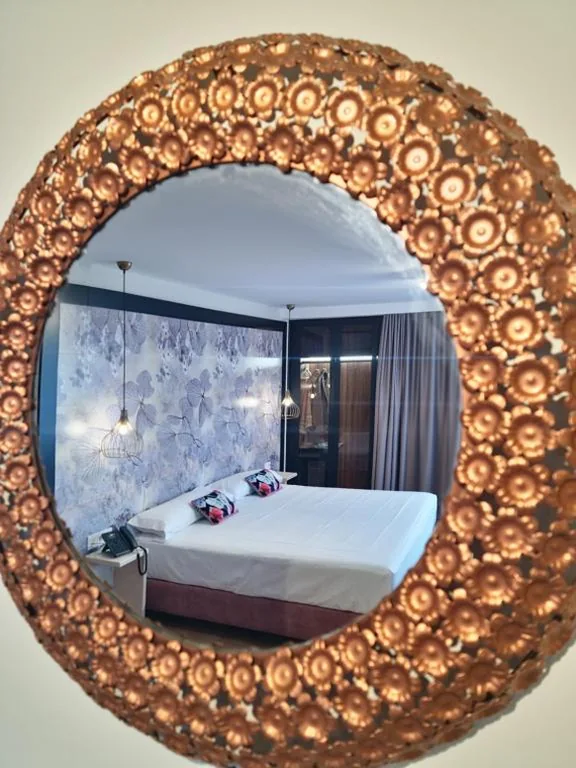 Suite Deluxe con bañera de hidromasaje — Hotel Suites Moma Centro