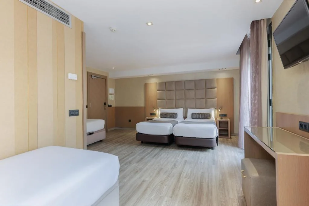 Quarto Familiar — Hotel Suizo