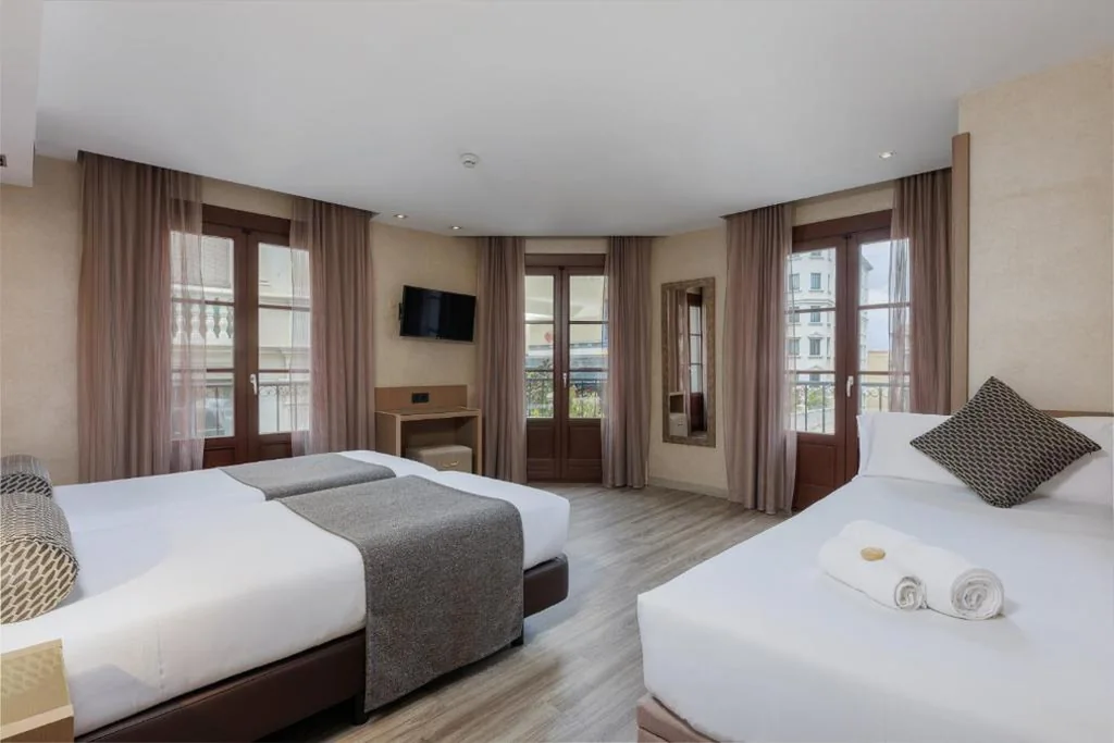 Quarto Triplo — Hotel Suizo