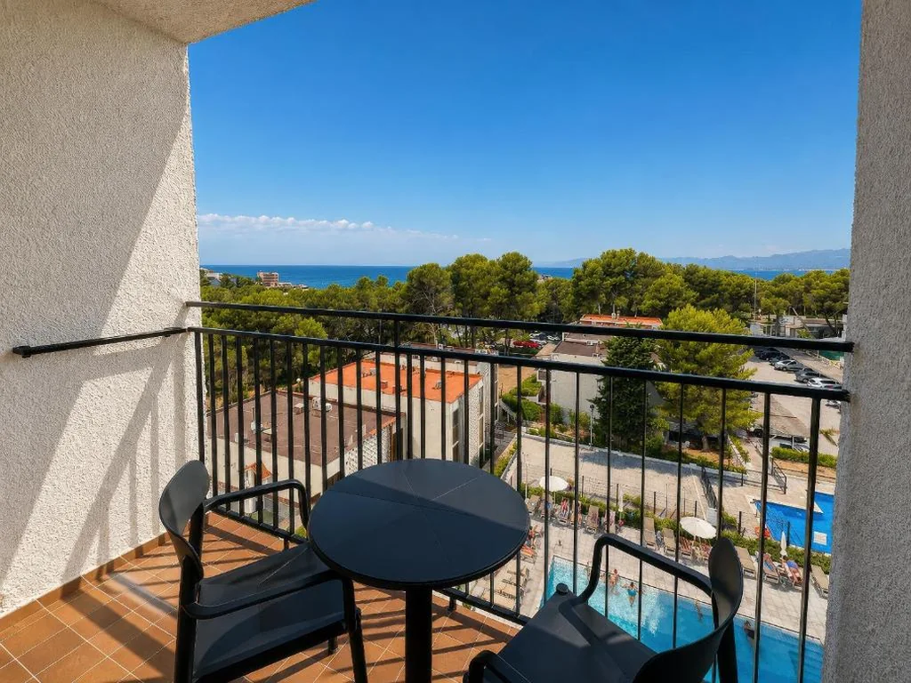 Habitación Doble con vistas al mar — Hotel SunClub CalaVinya