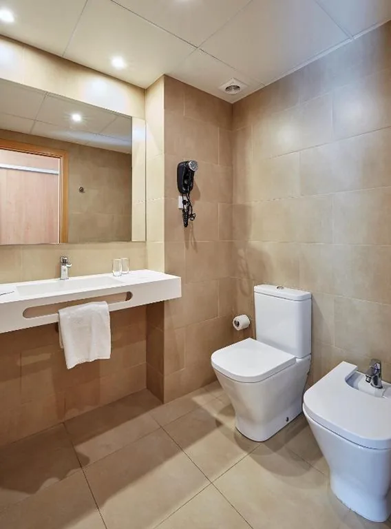 Habitación Doble con cama supletoria (3 adultos) — Hotel Surf Mar