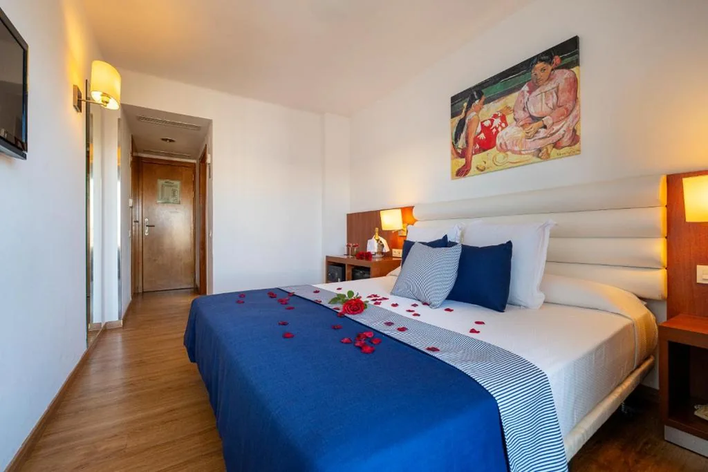 Quarto Superior Duplo com vista mar e para a piscina (2 adultos) — Hotel Tahití Playa & Suites 4Sup