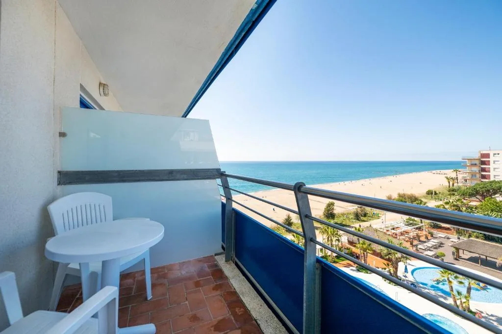 Quarto Superior Duplo com vista mar e para a piscina (2 adultos + 1 criança) — Hotel Tahití Playa & Suites 4Sup