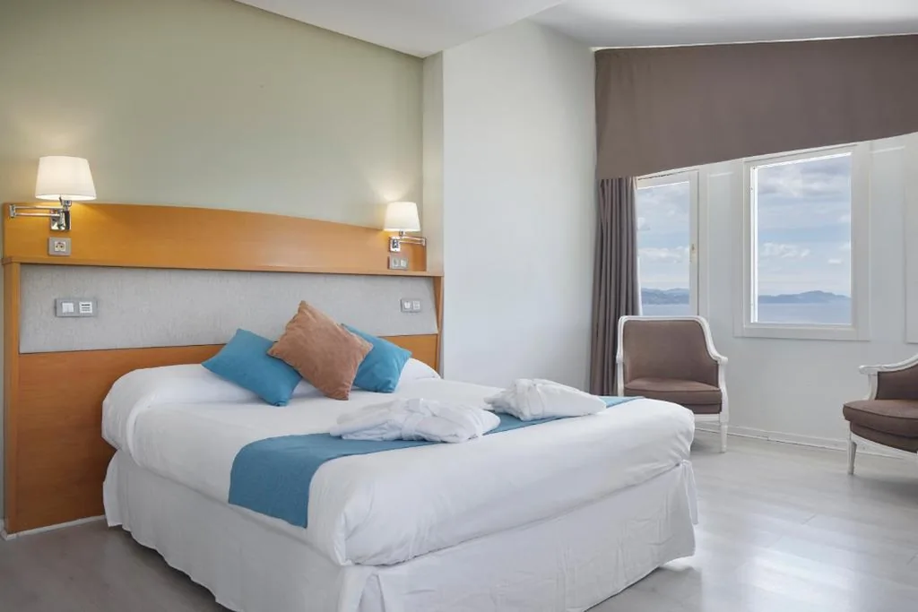 海の景色を望むダブルルーム（シングルベッド1台または2台） — Hotel & Talasoterapia Zelai