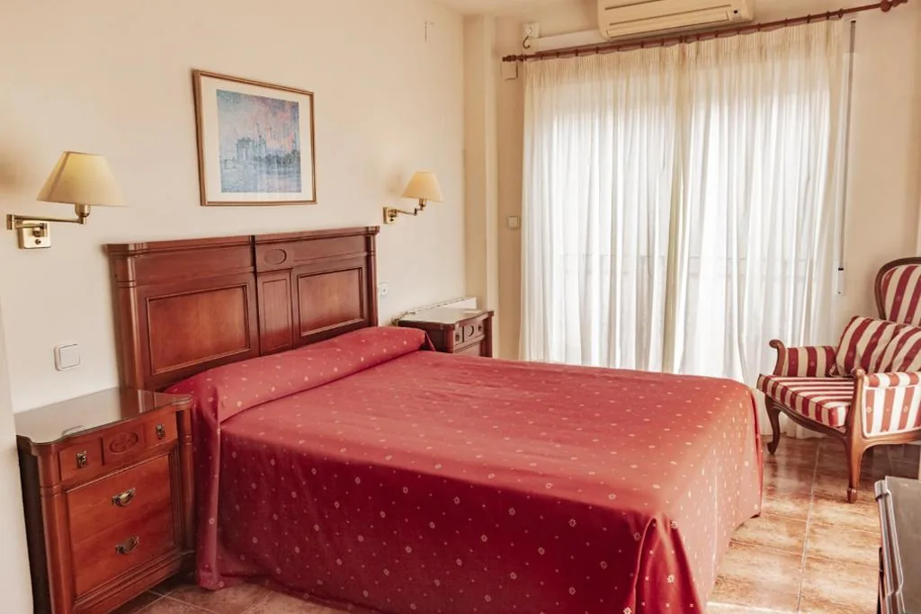 双人间（带独立卫浴） — Hotel Tàrbena