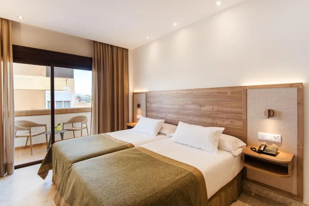 Doppelzimmer mit Terrasse – 1 oder 2 Betten — Hotel Tarik