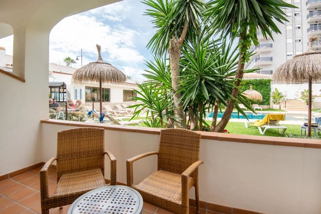 Doppelzimmer mit Terrasse und Poolblick – 2 Betten — Hotel Tarik