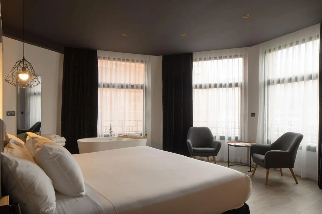 Chambre Deluxe avec vue sur la rivière - 1 très grand lit — Hotel Tayko Bilbao