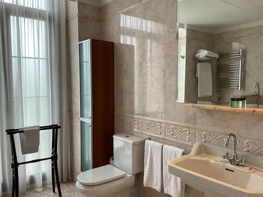 Suite con balcón — Hotel Termas Balneario Termas Pallares