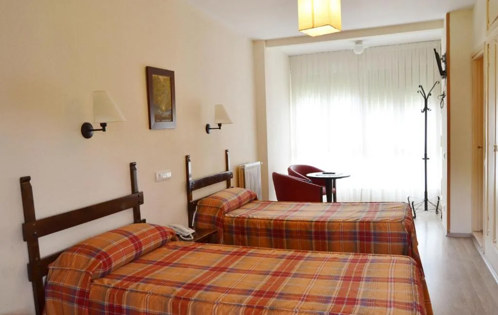 Doppelzimmer - 2 Betten — Hotel Termas de Liérganes
