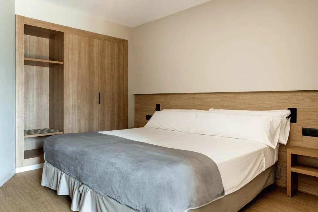 Habitación Doble con vistas al lago — Hotel Terradets