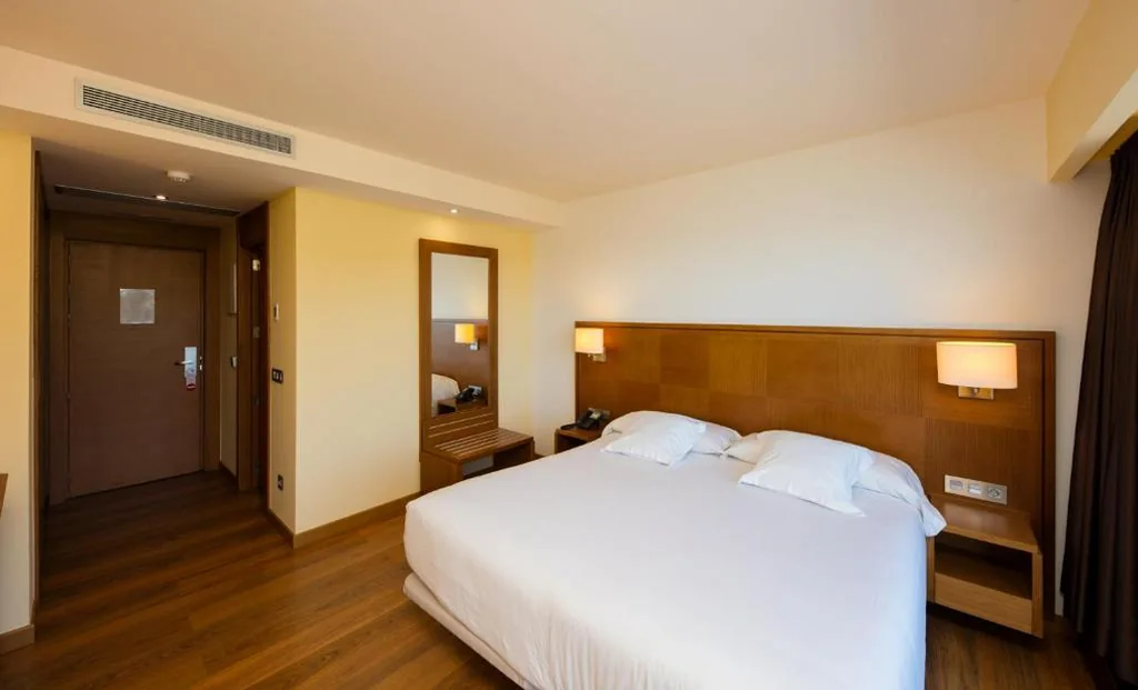 Habitación cuádruple — Hotel Thalasso Cantabrico Las Sirenas 4 Superior