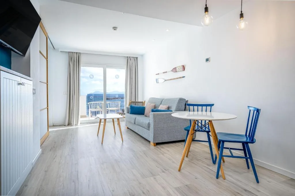 Apartamento con vistas al mar (2 adultos + 1 niño) — Hotel THB Gran Bahía