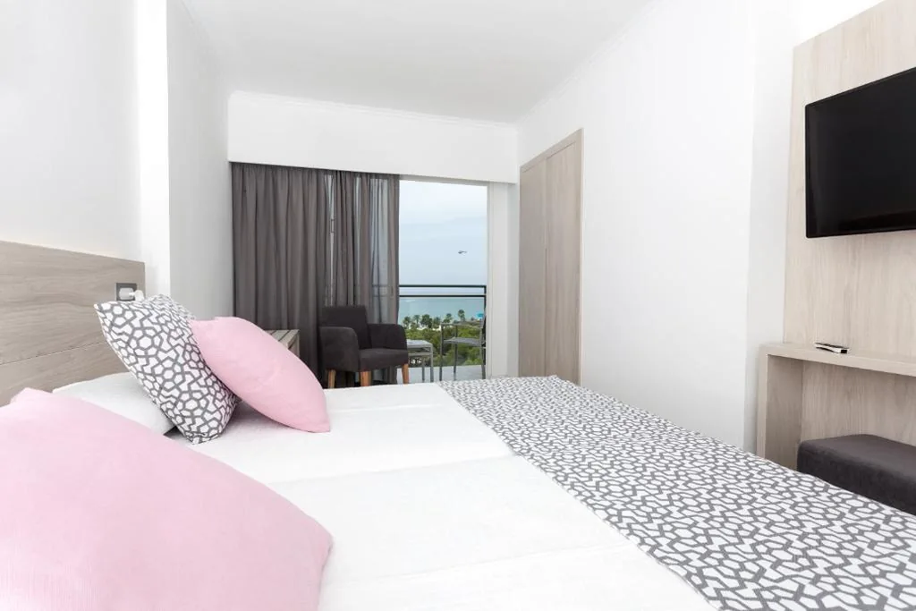 Habitación Doble Estándar con vistas laterales al mar — Hotel Timor