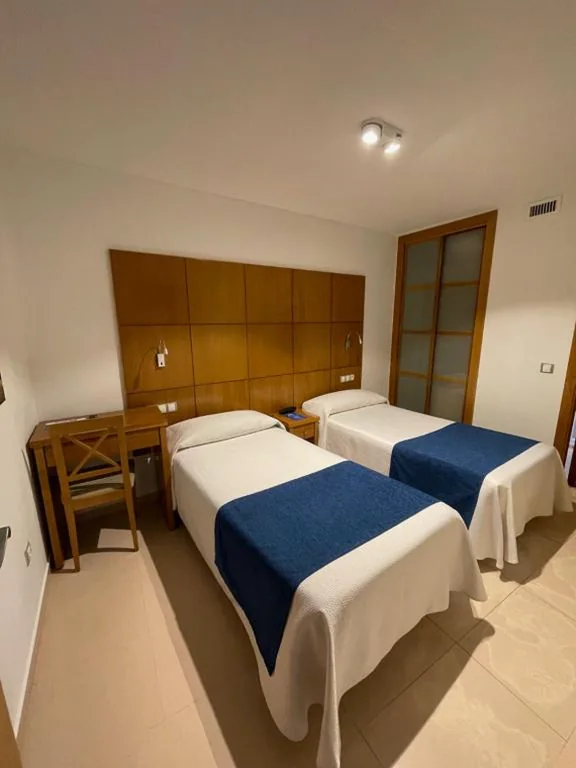 Preisgünstiges Doppelzimmer – 1 oder 2 Betten — Hotel Tio Pepe
