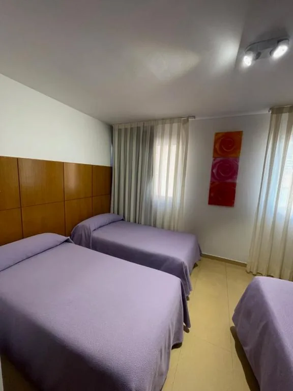 Dreibettzimmer (2 Erwachsene + 1 Kind) — Hotel Tio Pepe