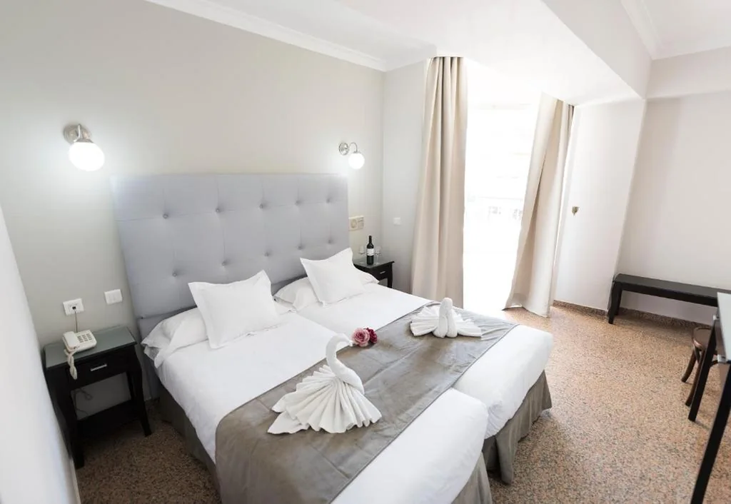 Camera doppia con balcone — Hotel Toboso Chaparil