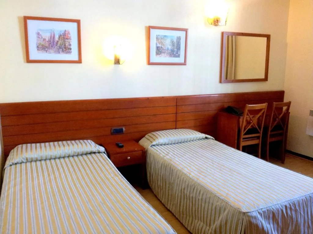Doppelzimmer mit 2 Einzelbetten — Hotel Toledano Ramblas