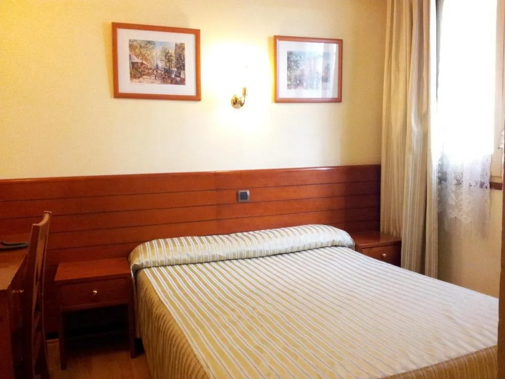 Doppelzimmer mit Zustellbett — Hotel Toledano Ramblas