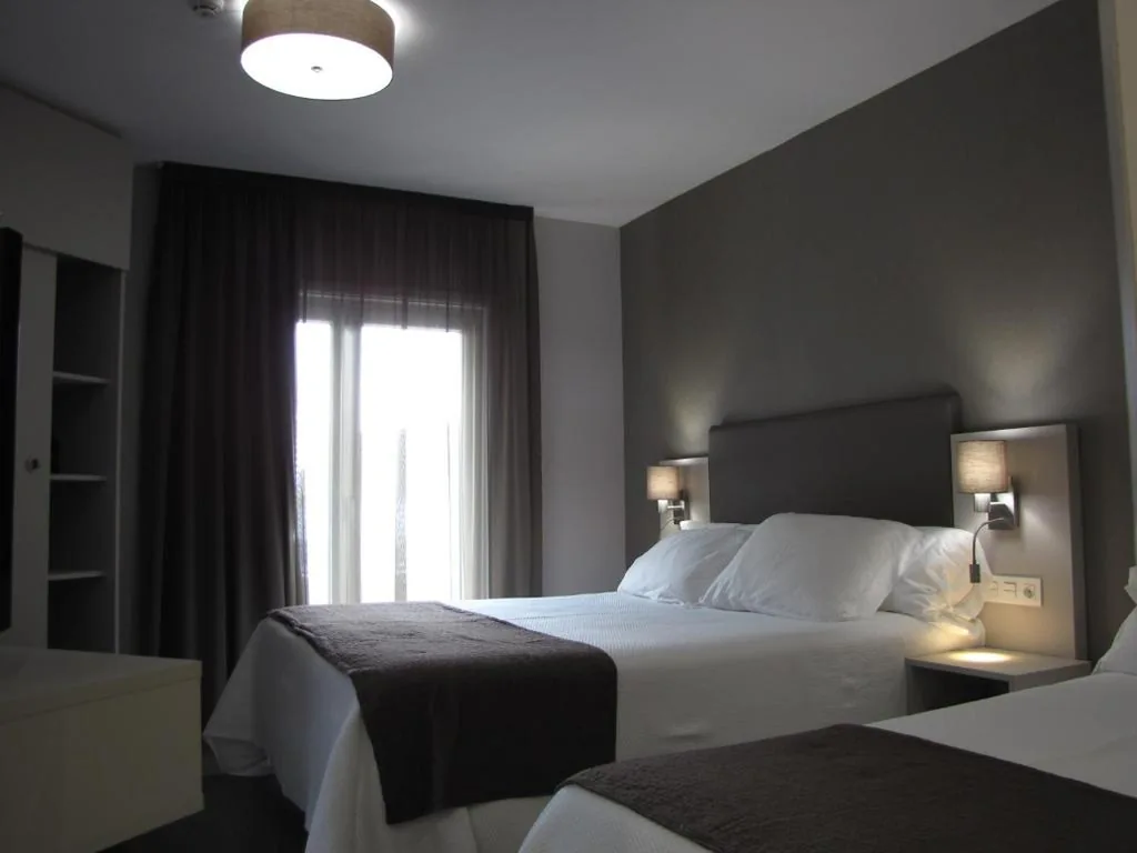 Chambre familiale supérieure (2 adultes + 1 enfant) — Hotel Ton