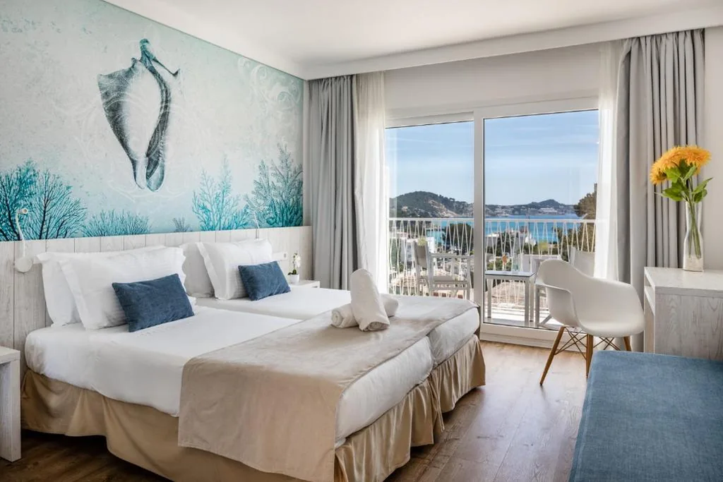 Habitación Doble Superior con vistas al mar - 2 camas — Hotel Torá