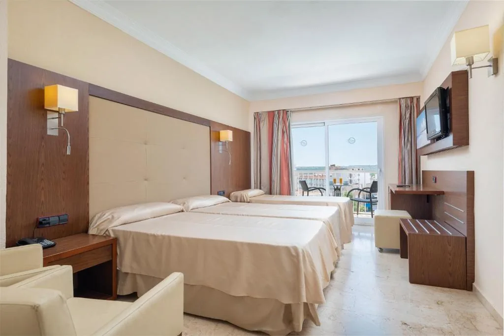 Double Room with Extra Bed and Balcony (3 Adults) - 1 or 2 Beds — Hotel Torre Azul & Spa - Adults Only
