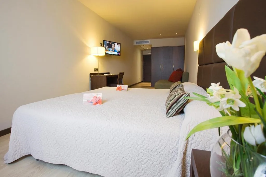 Habitación Triple — Hotel Torre de Núñez