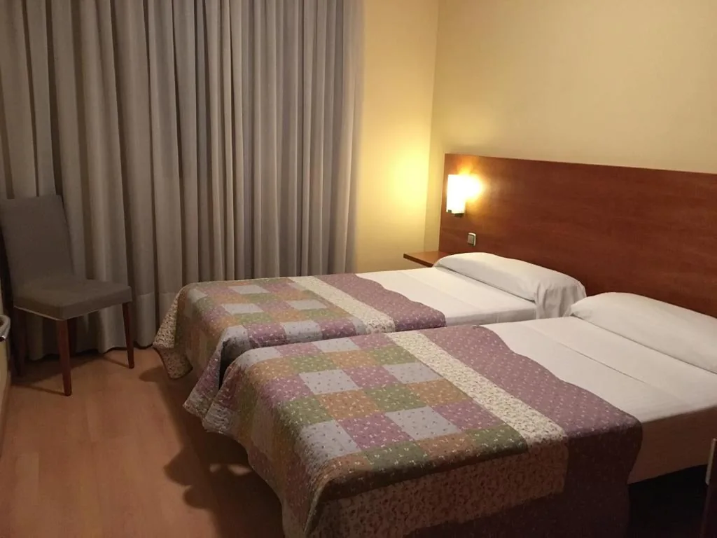 Quarto Duplo com 2 camas — Hotel Torre Monreal