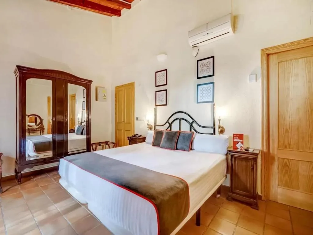バルコニー付きデラックスダブルルーム — Hotel Torre San Juan