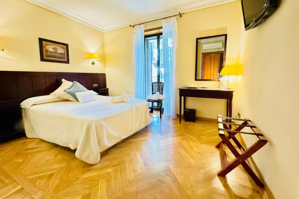带阳台的双人间 — Hotel Torreblanca Palace