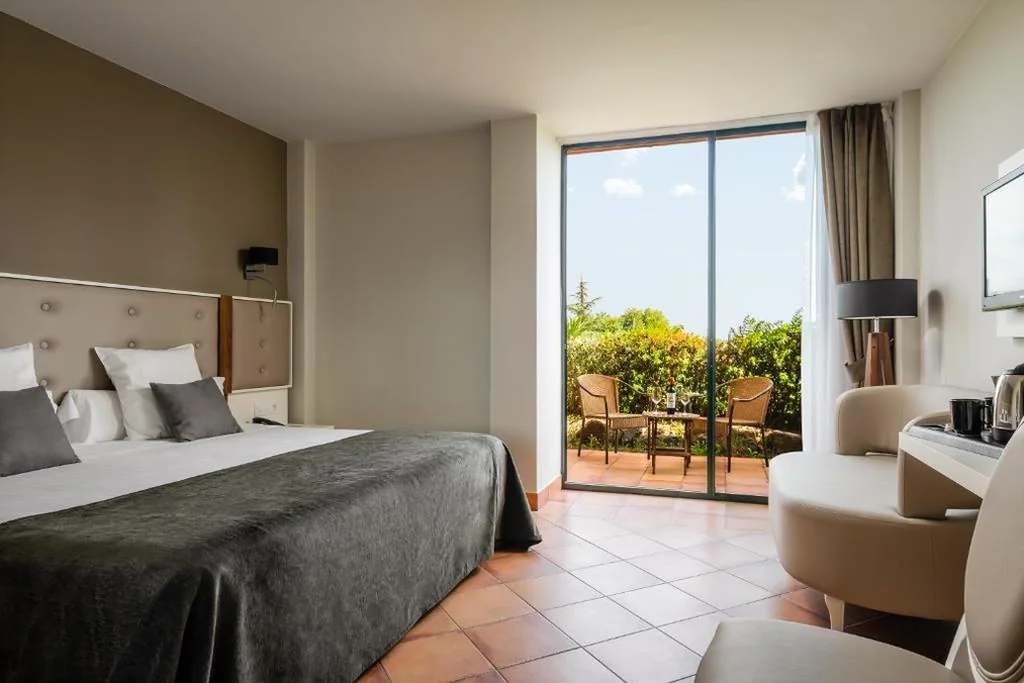 Quarto Duplo Superior com terraço — Hotel TorreMirona Golf & Spa