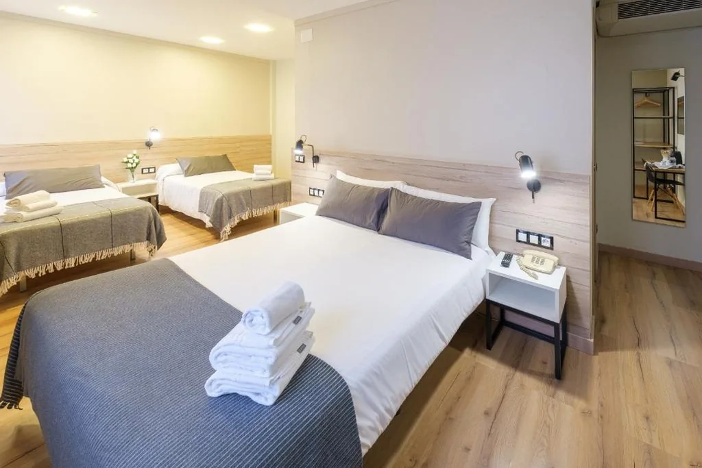 Camera quadrupla classica — Hotel Torres Manlleu