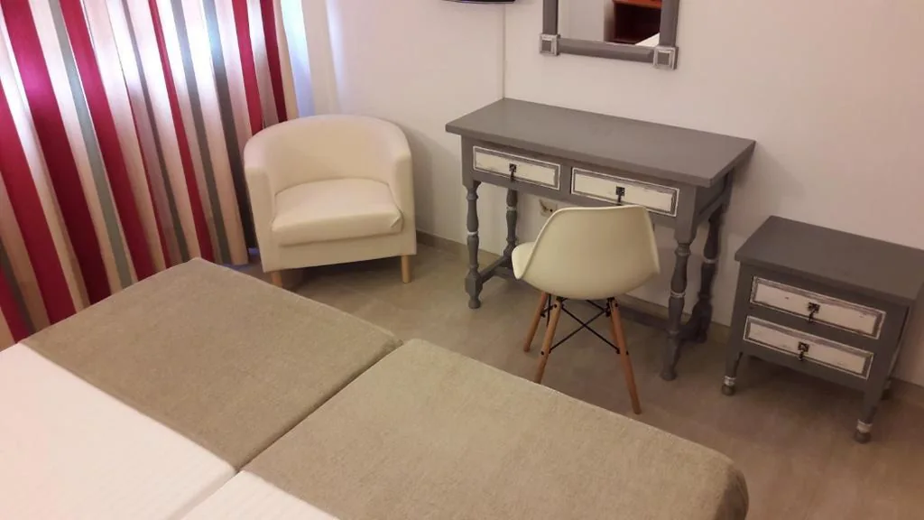 Chambre Quadruple (4 adultes) — Hotel Torres Touriño