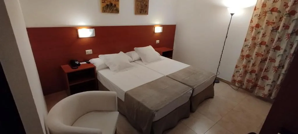 Chambre quadruple — Hotel Torres Touriño