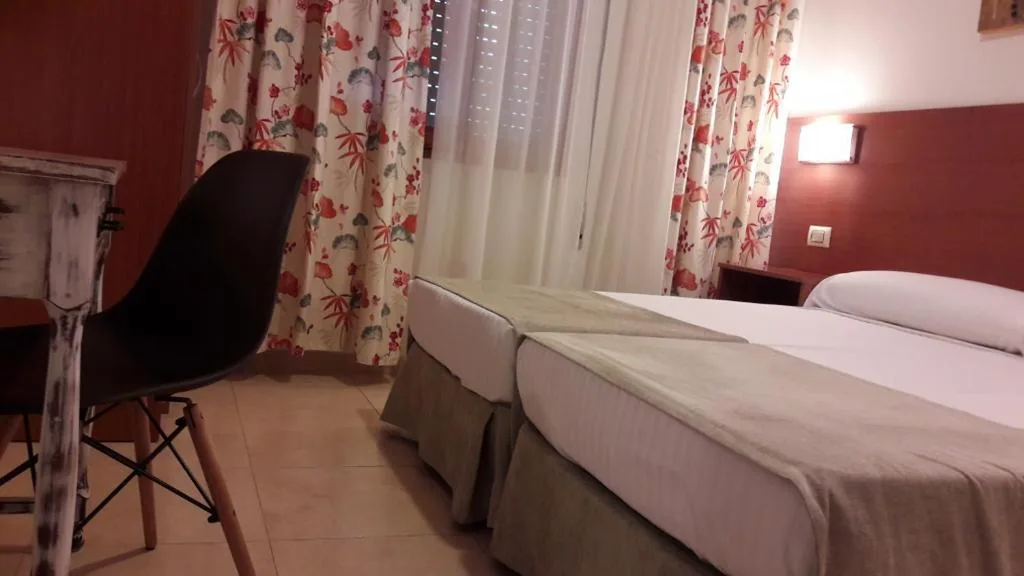 Chambre Double Économique - 2 lits — Hotel Torres Touriño
