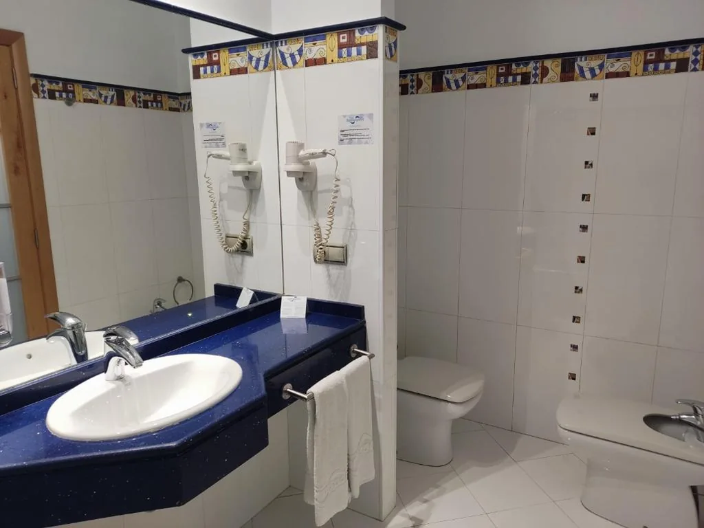 Habitación Familiar (2 adultos + 1 niño) — Hotel Torresport